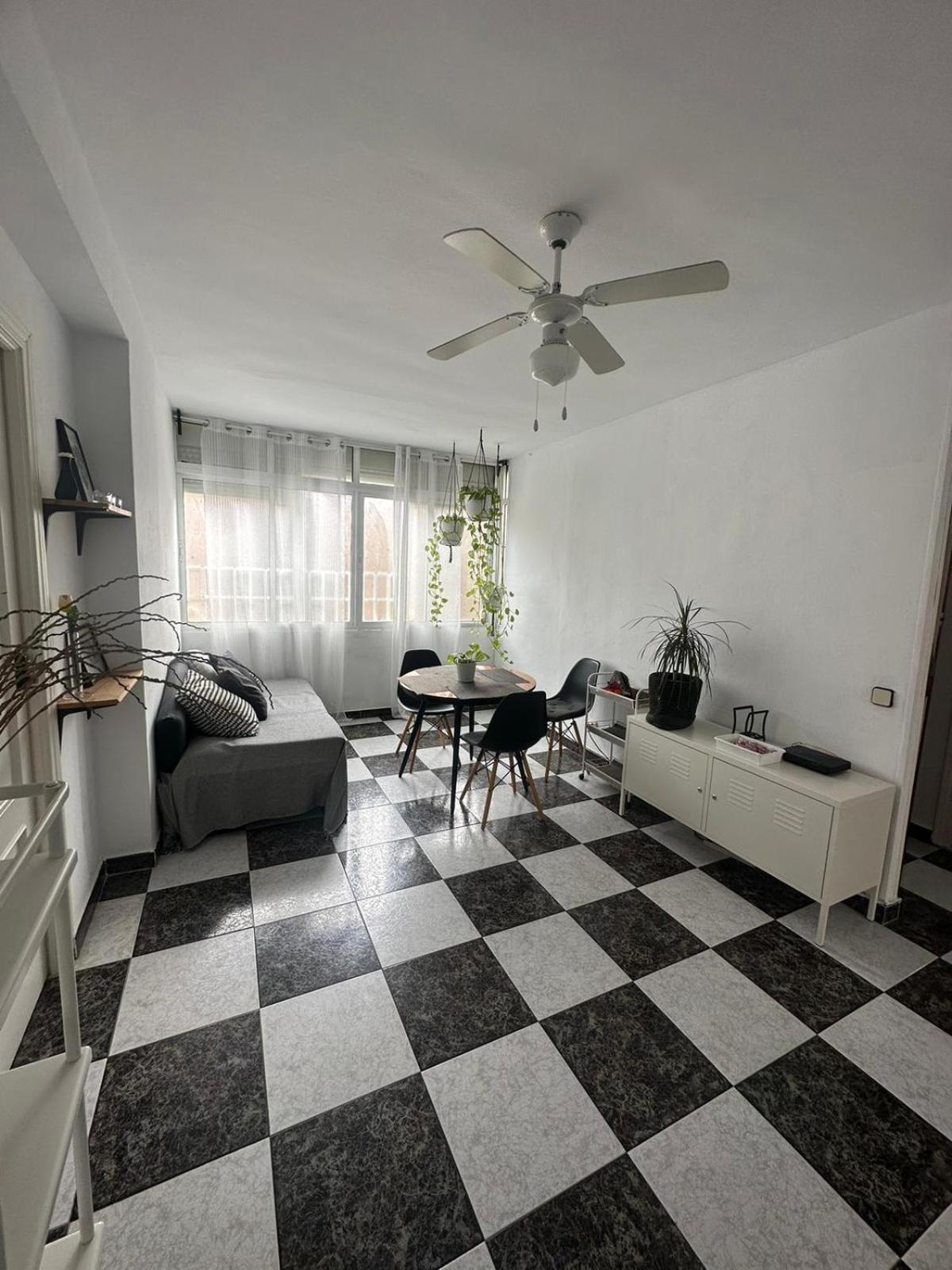 Habitacion 2 En Tercera Planta Sin Ascensor No Es Un Piso Entero! A Compartir Bano Y Cocina! فوينخيرولا المظهر الخارجي الصورة